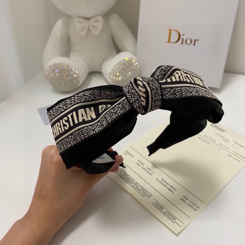 CHRISTIAN DIOR